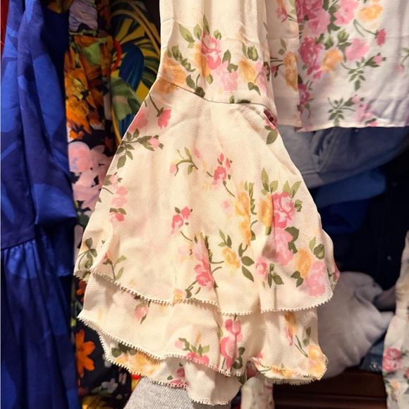 Cream Floral Bell-Sleeve Blouse - Picture 5 of 6